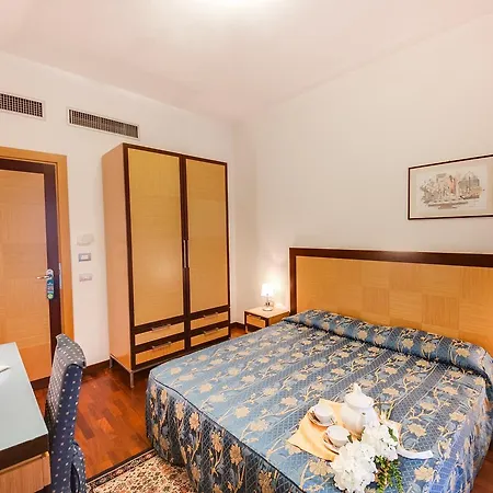 Hotel Aris 4*